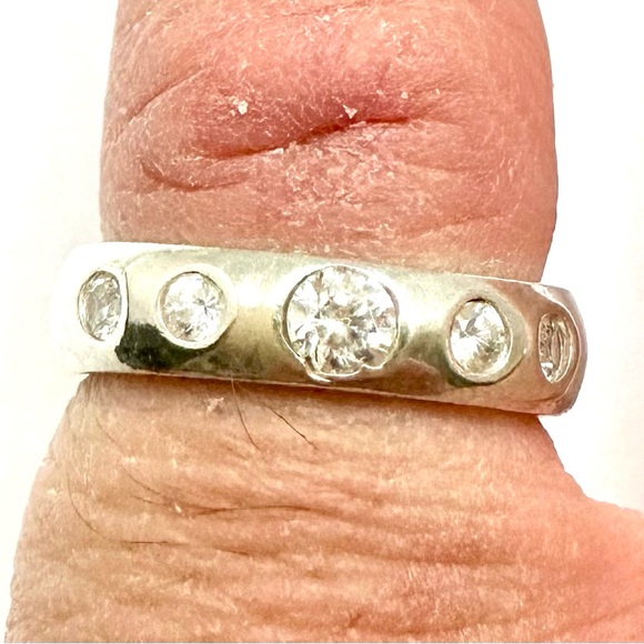 1 Carat Cubic Zirconia Set in Sterling Silver Stamped 925 Comfort Ring Size 9 - Picture 5 of 6